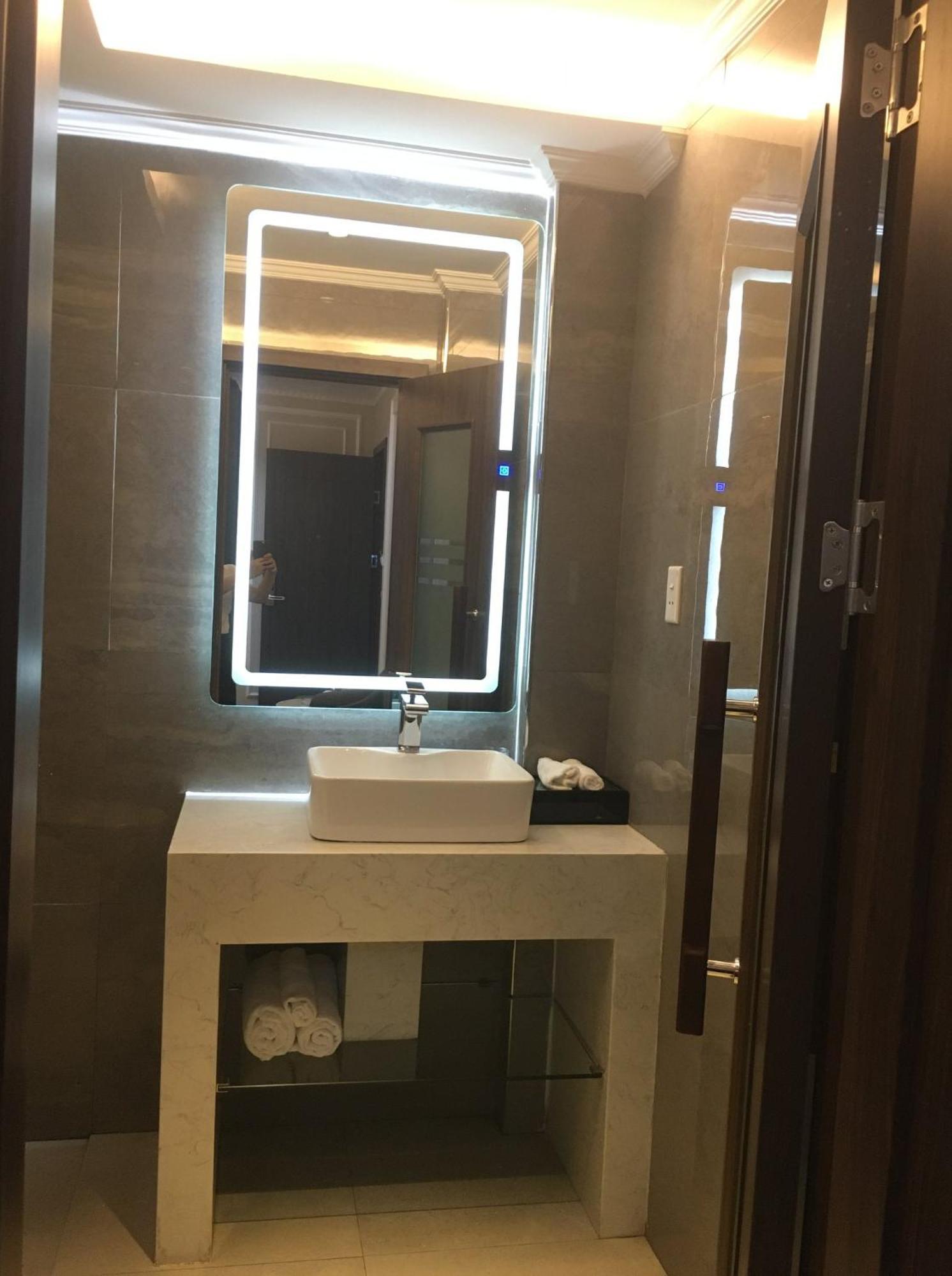 Holiday Hotel Хайфон Экстерьер фото